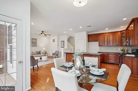 Dining - 43583 Dunhill Cup Sq, Ashburn, VA 20147 photo 3 of 5