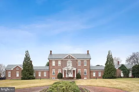 Exterior - 43583 Dunhill Cup Sq, Ashburn, VA 20147 photo 6 of 15