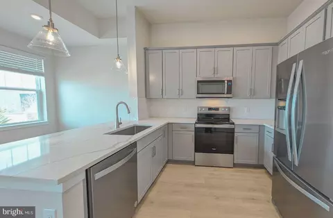 700 Mount Airy Ter NE #407, Leesburg, VA 20176