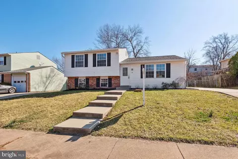120 N Garfield Rd, Sterling, VA 20164