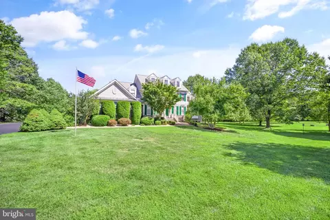 38586 Millstone Dr, Hillsboro, VA 20132