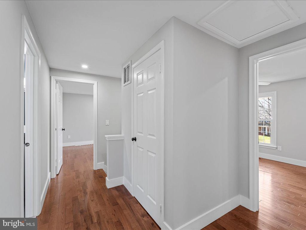 Entry Way - 124 Hamilton Rd, Sterling, VA 20165 photo 3 of 3