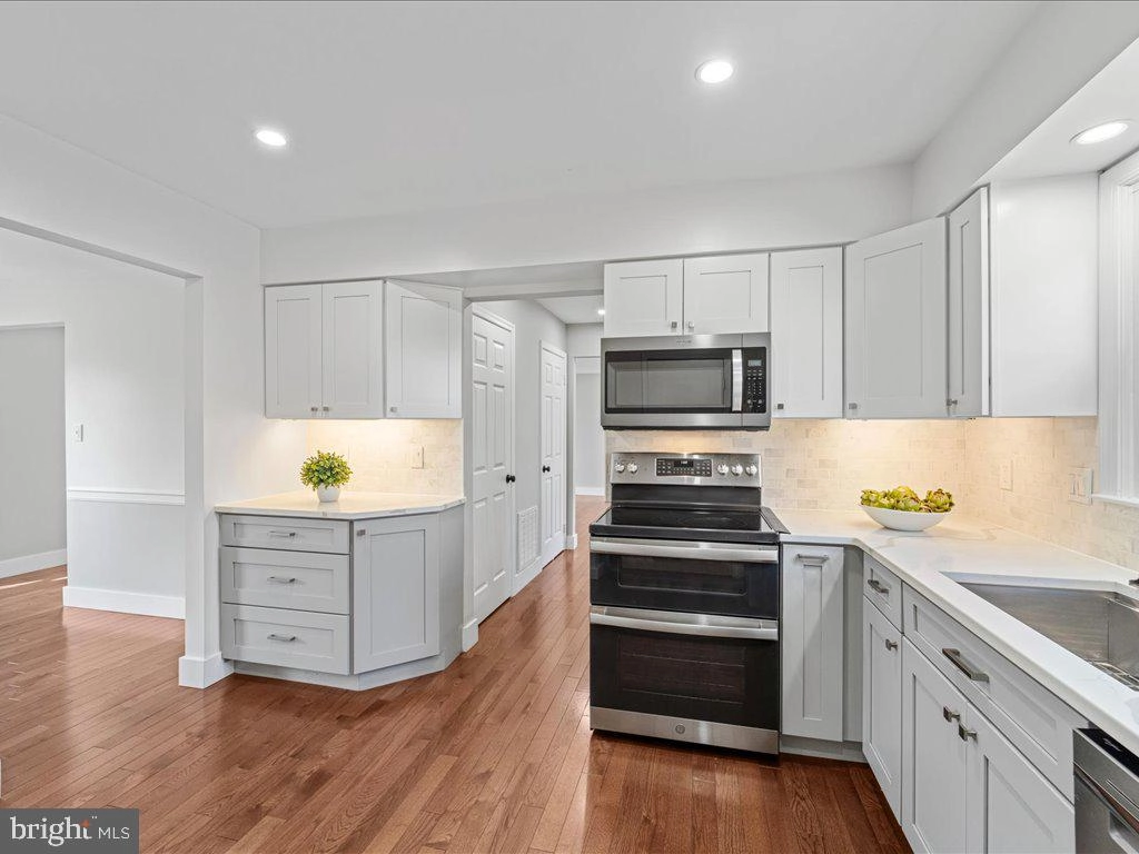 Kitchen - 124 Hamilton Rd, Sterling, VA 20165 photo 3 of 3
