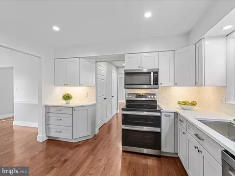 Kitchen - 124 Hamilton Rd, Sterling, VA 20165 photo 3 of 3