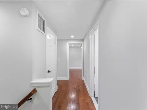 Entry Way - 124 Hamilton Rd, Sterling, VA 20165 photo 2 of 3