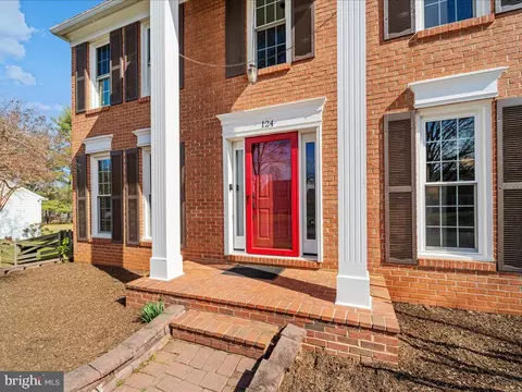 Exterior - 124 Hamilton Rd, Sterling, VA 20165 photo 4 of 12