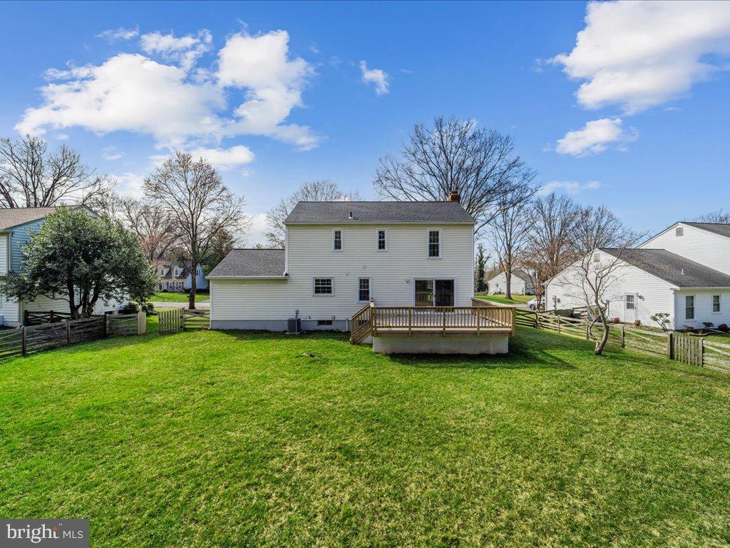 Exterior - 124 Hamilton Rd, Sterling, VA 20165 photo 6 of 12