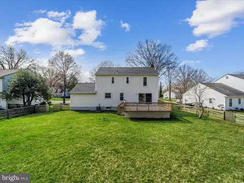Exterior - 124 Hamilton Rd, Sterling, VA 20165 photo 6 of 12