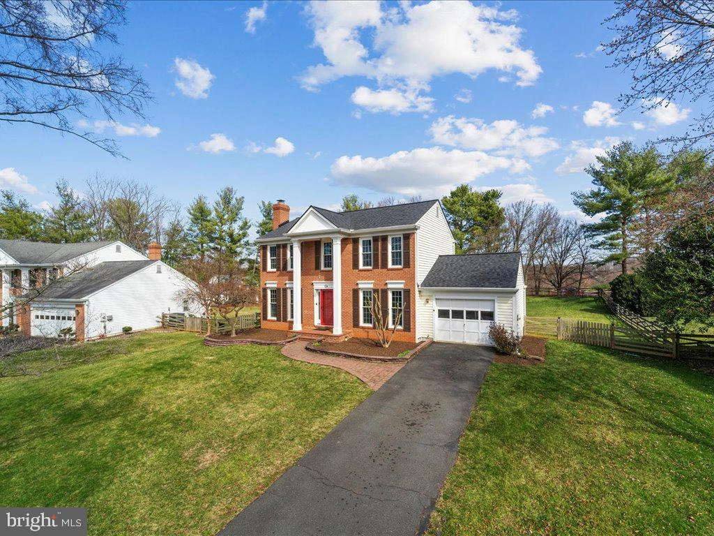 Exterior - 124 Hamilton Rd, Sterling, VA 20165 photo 3 of 12