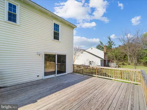 Exterior - 124 Hamilton Rd, Sterling, VA 20165 photo 12 of 12