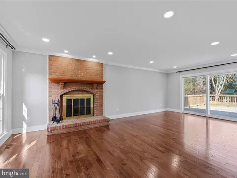 Living - 124 Hamilton Rd, Sterling, VA 20165 photo 1 of 2