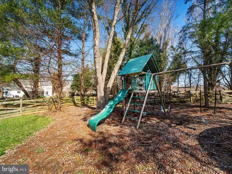 View/Area - 124 Hamilton Rd, Sterling, VA 20165 photo 1 of 2