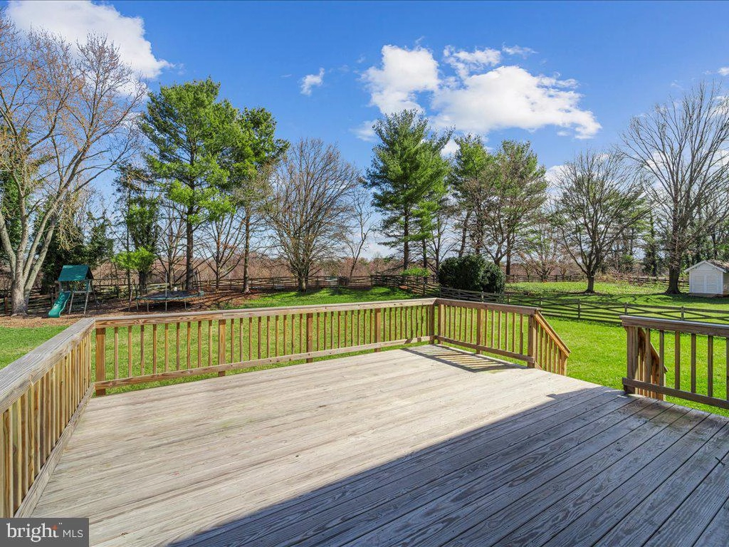 Exterior - 124 Hamilton Rd, Sterling, VA 20165 photo 11 of 12