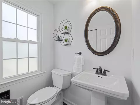 Bath - 124 Hamilton Rd, Sterling, VA 20165 photo 1 of 5