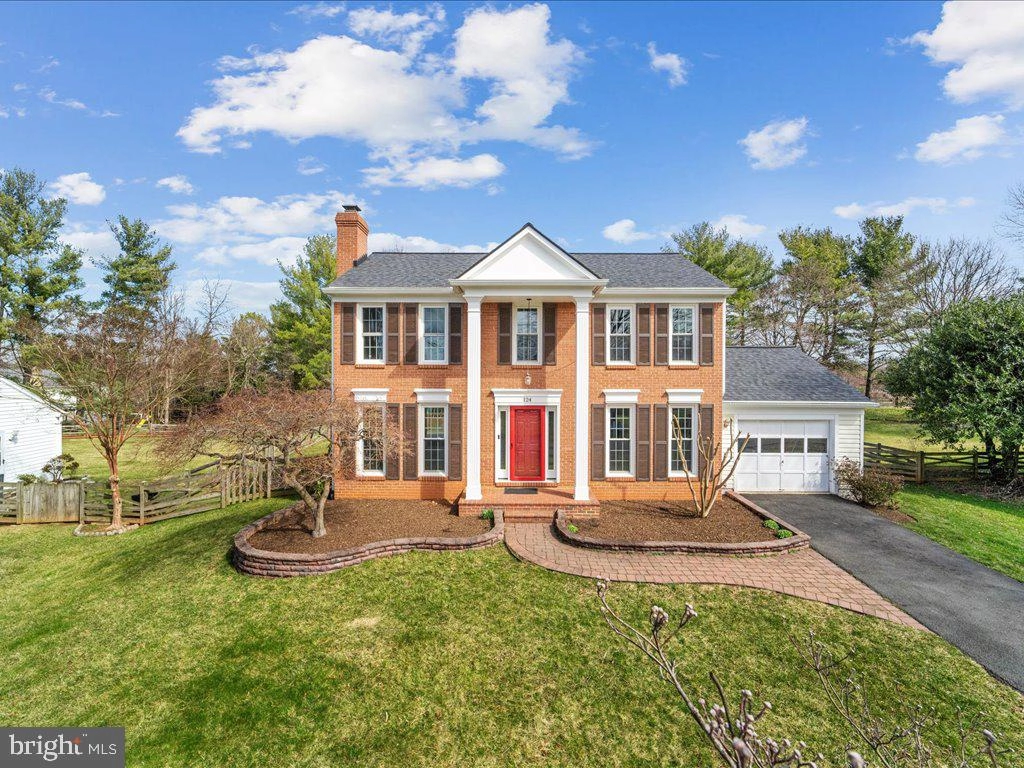 Exterior - 124 Hamilton Rd, Sterling, VA 20165 photo 1 of 12