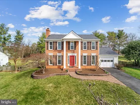 124 Hamilton Rd, Sterling, VA 20165