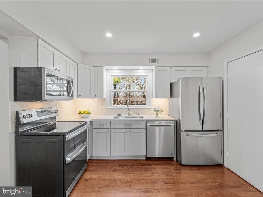 Kitchen - 124 Hamilton Rd, Sterling, VA 20165 photo 2 of 3