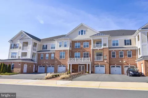 21025 Rocky Knoll Sq #207, Ashburn, VA 20147