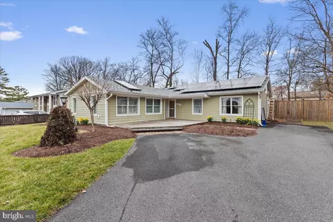 Exterior - 1609 E Jefferson Ct E, Sterling, VA 20164 photo 2 of 11
