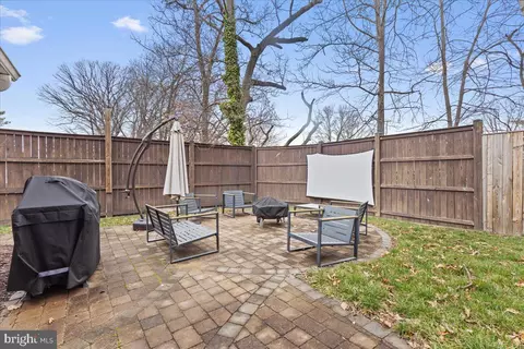 Exterior - 1609 E Jefferson Ct E, Sterling, VA 20164 photo 8 of 11