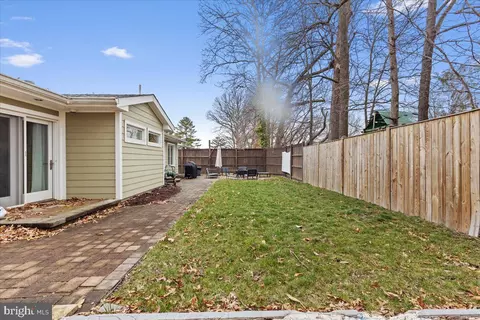 Exterior - 1609 E Jefferson Ct E, Sterling, VA 20164 photo 10 of 11