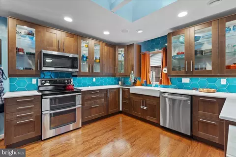 Kitchen - 1609 E Jefferson Ct E, Sterling, VA 20164 photo 6 of 6