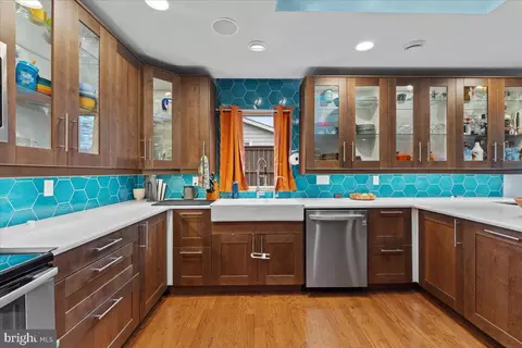 Kitchen - 1609 E Jefferson Ct E, Sterling, VA 20164 photo 3 of 6