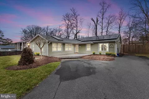 Exterior - 1609 E Jefferson Ct E, Sterling, VA 20164 photo 5 of 11