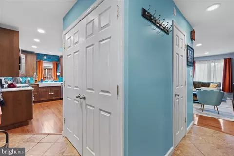 Entry Way - 1609 E Jefferson Ct E, Sterling, VA 20164 photo 2 of 2