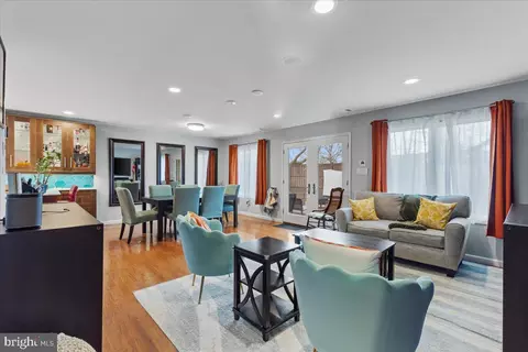 Living - 1609 E Jefferson Ct E, Sterling, VA 20164 photo 2 of 8