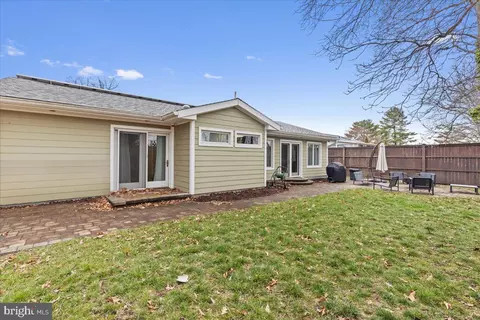 Exterior - 1609 E Jefferson Ct E, Sterling, VA 20164 photo 9 of 11