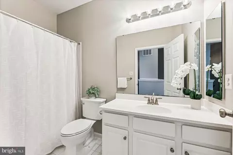 Bath - 42945 Edgewater St, Chantilly, VA 20152 photo 2 of 3