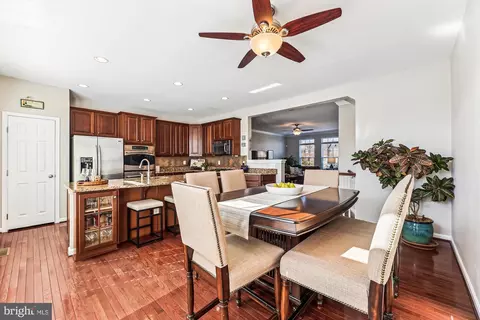 Dining - 42945 Edgewater St, Chantilly, VA 20152 photo 1 of 2