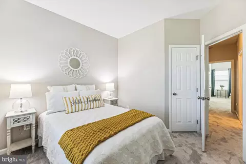 Bedroom - 42945 Edgewater St, Chantilly, VA 20152 photo 8 of 8