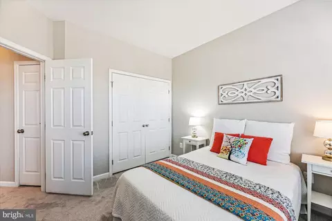 Bedroom - 42945 Edgewater St, Chantilly, VA 20152 photo 6 of 8