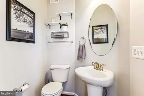 Bath - 42945 Edgewater St, Chantilly, VA 20152 photo 3 of 3