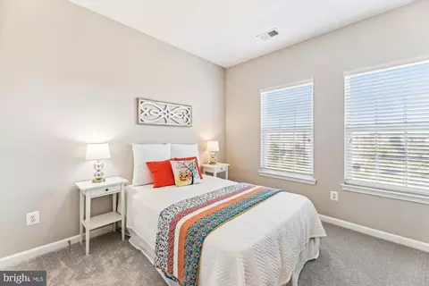 Bedroom - 42945 Edgewater St, Chantilly, VA 20152 photo 5 of 8
