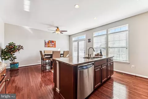 Kitchen - 42945 Edgewater St, Chantilly, VA 20152 photo 3 of 3