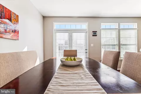 Dining - 42945 Edgewater St, Chantilly, VA 20152 photo 2 of 2