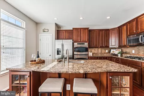 Kitchen - 42945 Edgewater St, Chantilly, VA 20152 photo 1 of 3