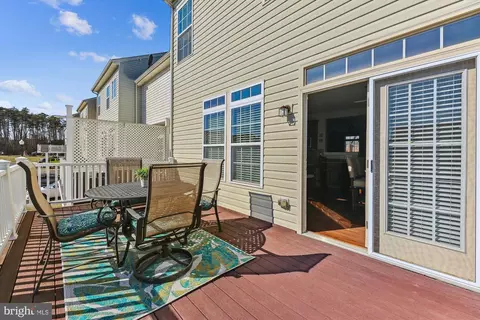 Exterior - 42945 Edgewater St, Chantilly, VA 20152 photo 3 of 8