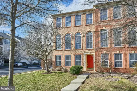 25775 Mews Ter, Chantilly, VA 20152