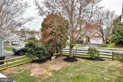 Exterior - 46494 Cedarhurst Dr, Sterling, VA 20165 photo 9 of 13