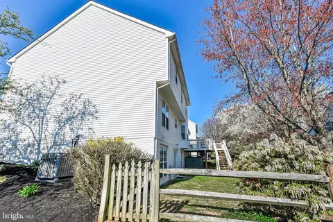 Exterior - 46494 Cedarhurst Dr, Sterling, VA 20165 photo 10 of 13