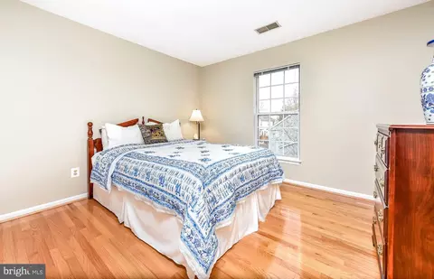 Bedroom - 46494 Cedarhurst Dr, Sterling, VA 20165 photo 3 of 4