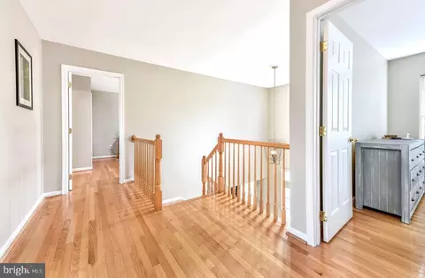 Entry Way - 46494 Cedarhurst Dr, Sterling, VA 20165 photo 3 of 5