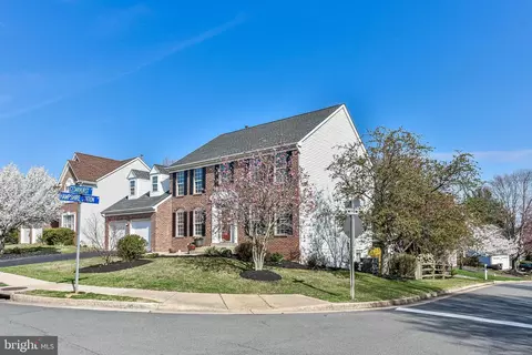 Exterior - 46494 Cedarhurst Dr, Sterling, VA 20165 photo 5 of 13