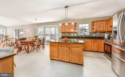 Kitchen - 46494 Cedarhurst Dr, Sterling, VA 20165 photo 2 of 2