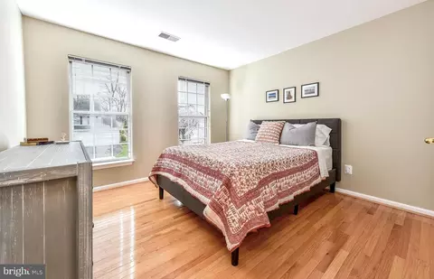 Bedroom - 46494 Cedarhurst Dr, Sterling, VA 20165 photo 4 of 4