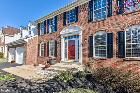 Exterior - 46494 Cedarhurst Dr, Sterling, VA 20165 photo 3 of 13